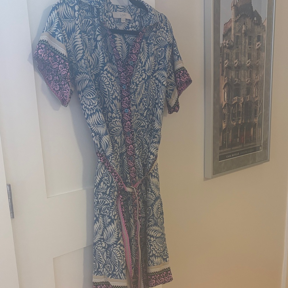 LOFT Tropical print button down dress with tie waist Size 00